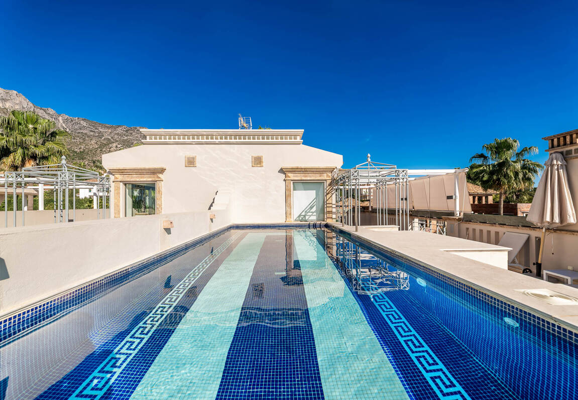 Sierra Blanca Corner Semi-Detached House with Panoramic Sea Views and Rooftop Pool