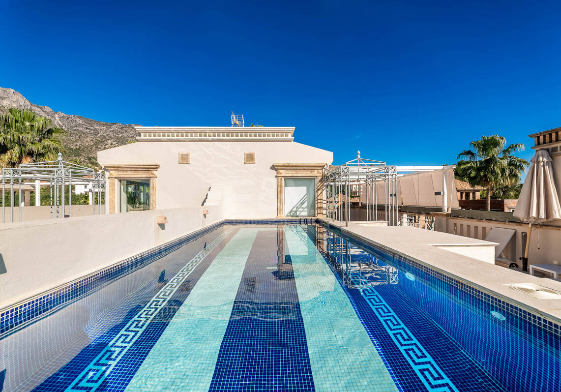 Sierra Blanca Corner Semi-Detached House with Panoramic Sea Views and Rooftop Pool