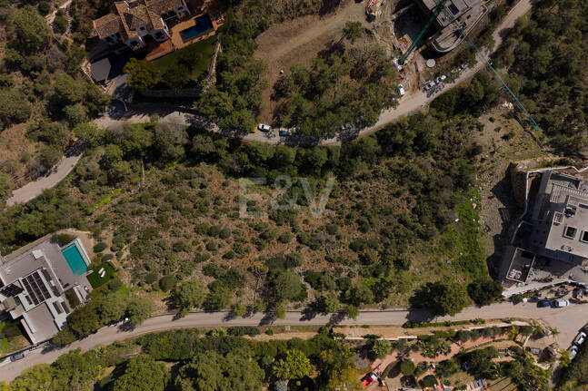 Erstklassiges Baugrundstück mit Südostausrichtung und Meerblick in El Madroñal