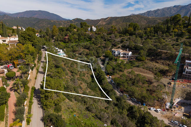 Erstklassiges Baugrundstück mit Südostausrichtung und Meerblick in El Madroñal