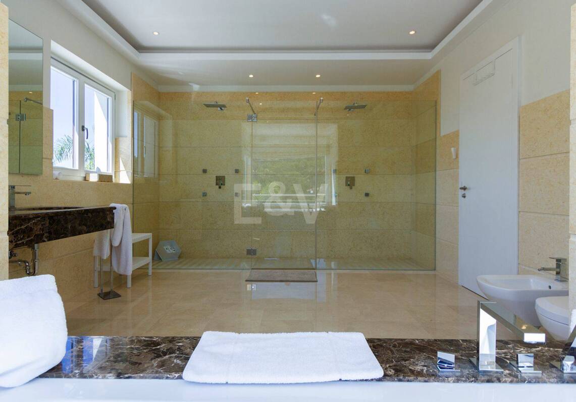Contemporary villa with stunning open views in La Zagaleta