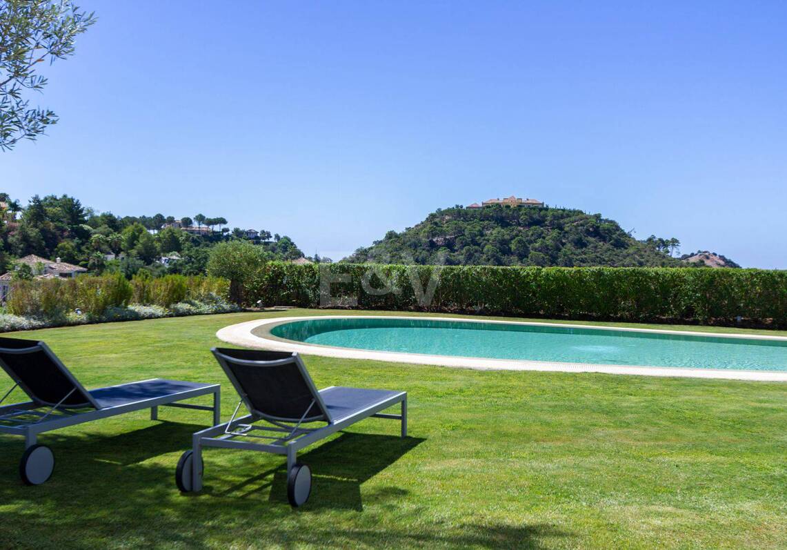 Contemporary villa with stunning open views in La Zagaleta