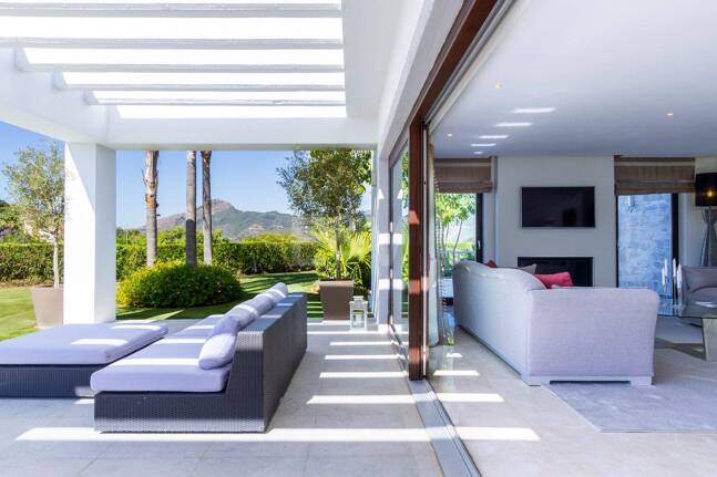 Villa contemporánea con impresionantes vistas en La Zagaleta