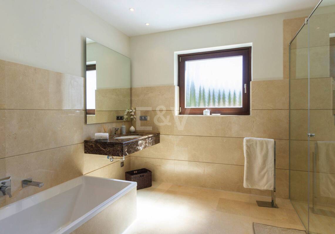 Contemporary villa with stunning open views in La Zagaleta
