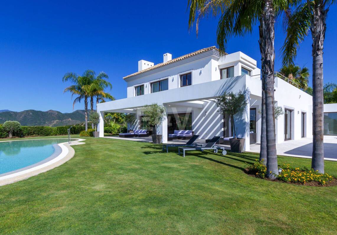Contemporary villa with stunning open views in La Zagaleta