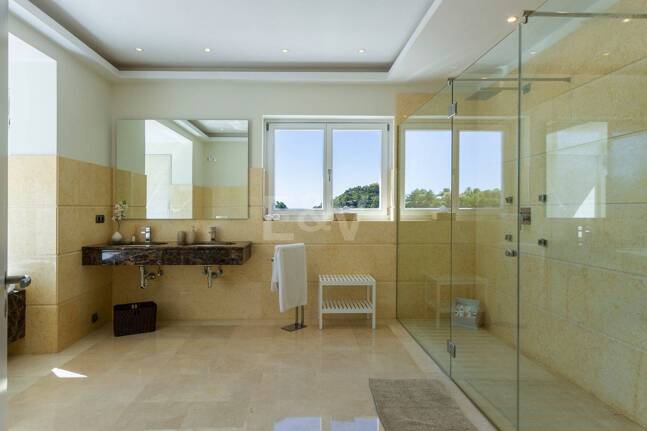 Villa contemporánea con impresionantes vistas en La Zagaleta