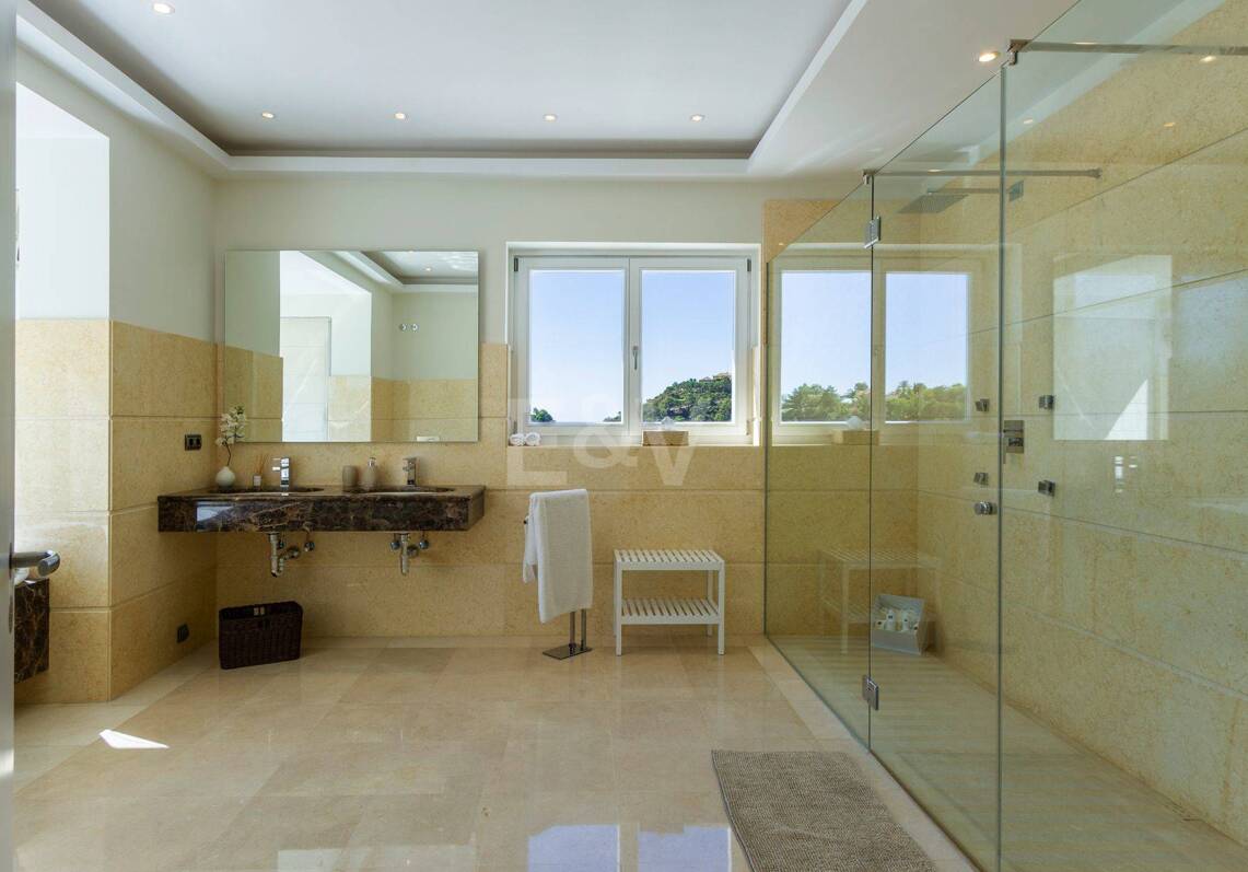 Contemporary villa with stunning open views in La Zagaleta
