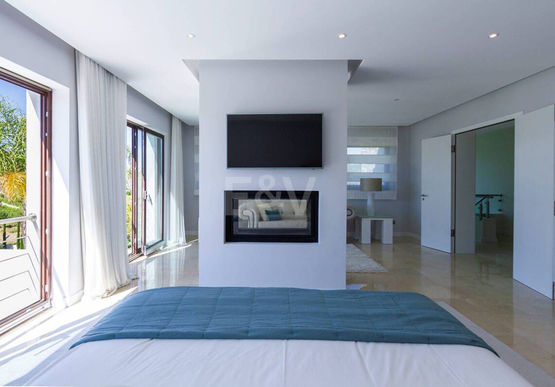 Contemporary villa with stunning open views in La Zagaleta
