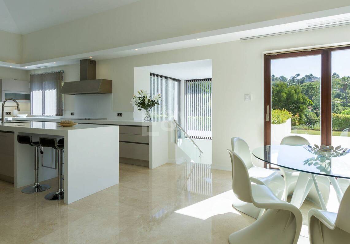 Contemporary villa with stunning open views in La Zagaleta