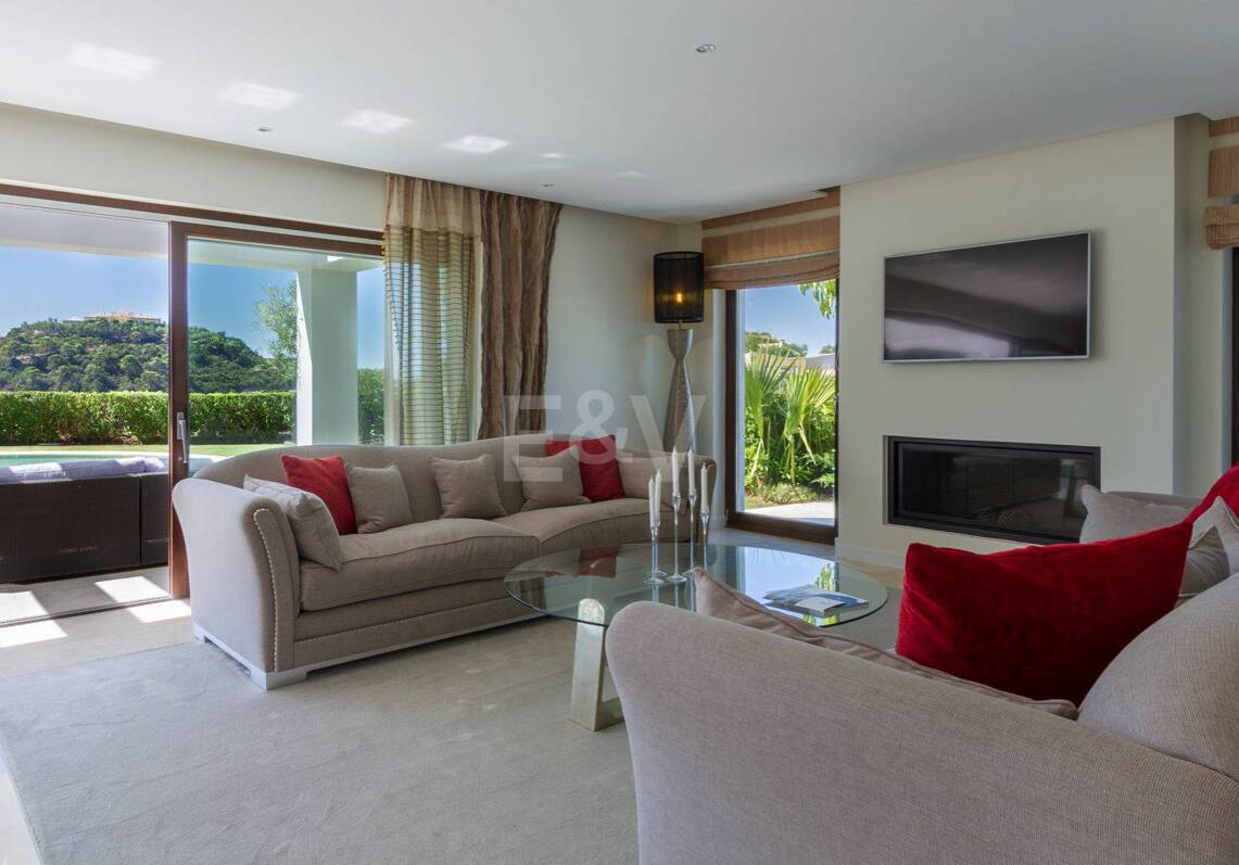 Contemporary villa with stunning open views in La Zagaleta