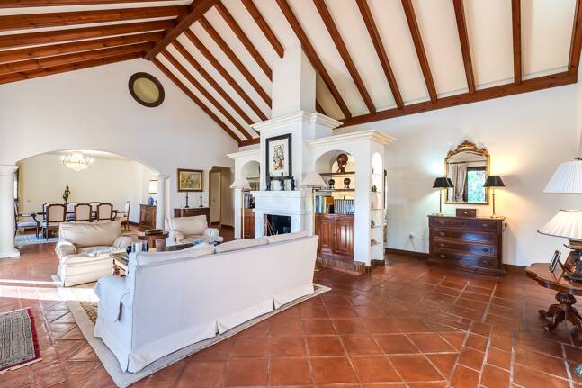 Mediterranean Beachside Villa with Large Garden