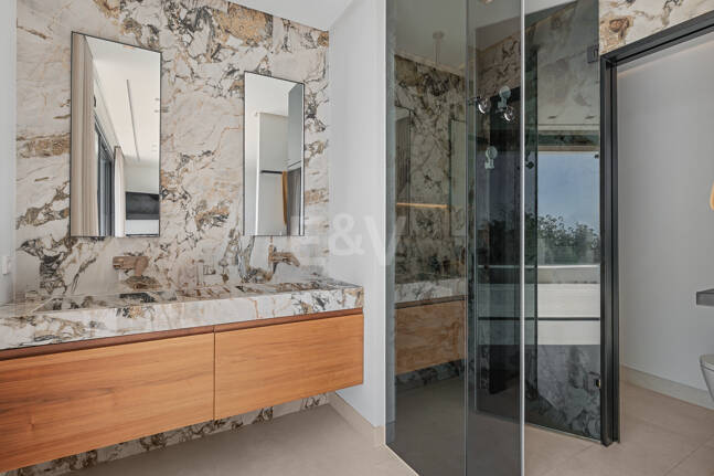 Contemporary Beachside Villa with Panoramic Sea Views