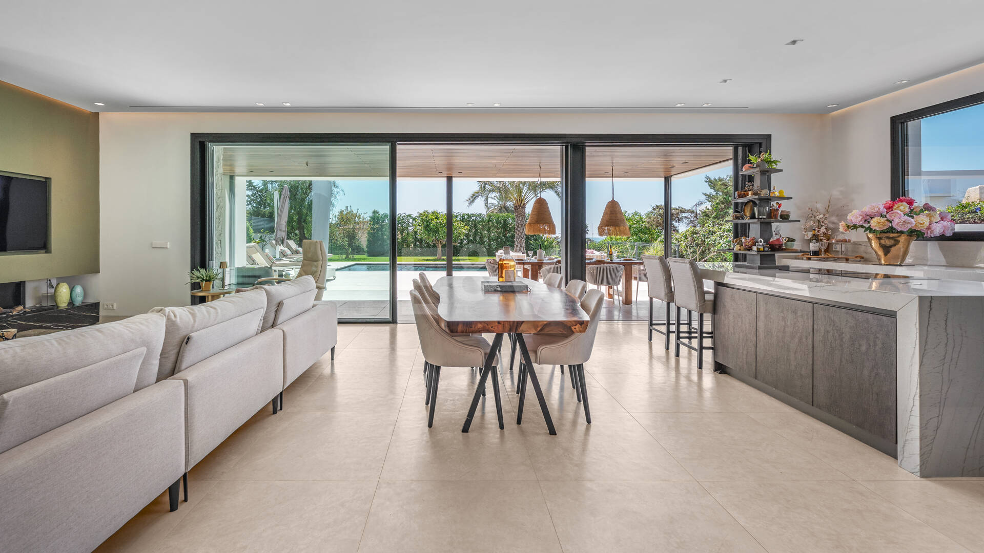 Contemporary Beachside Villa with Panoramic Sea Views