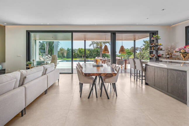 Contemporary Beachside Villa with Panoramic Sea Views