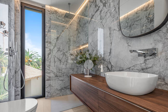 Contemporary Beachside Villa with Panoramic Sea Views