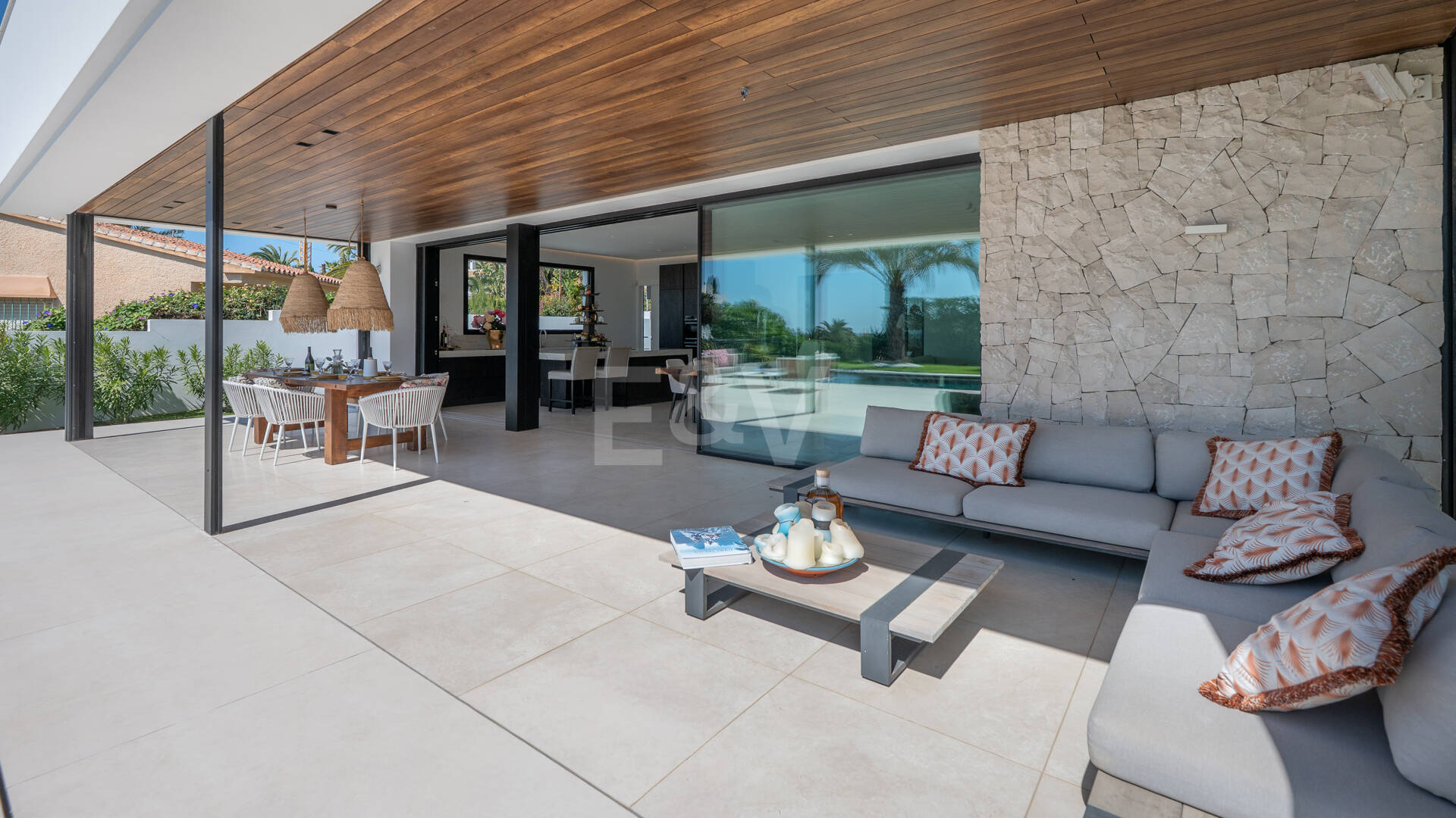 Contemporary Beachside Villa with Panoramic Sea Views