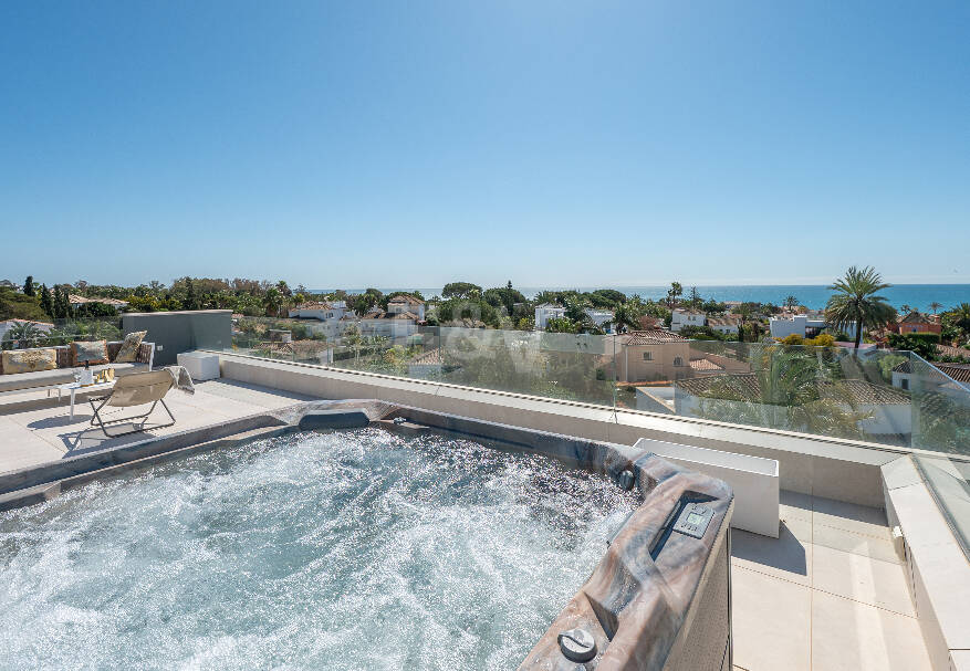 Contemporary Beachside Villa with Panoramic Sea Views