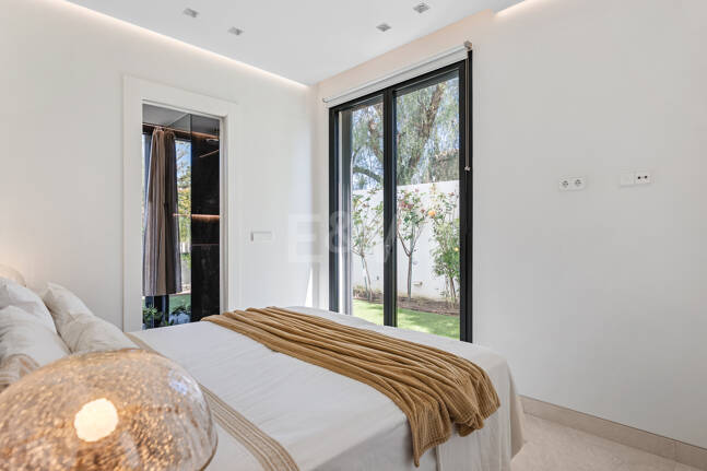 Contemporary Beachside Villa with Panoramic Sea Views