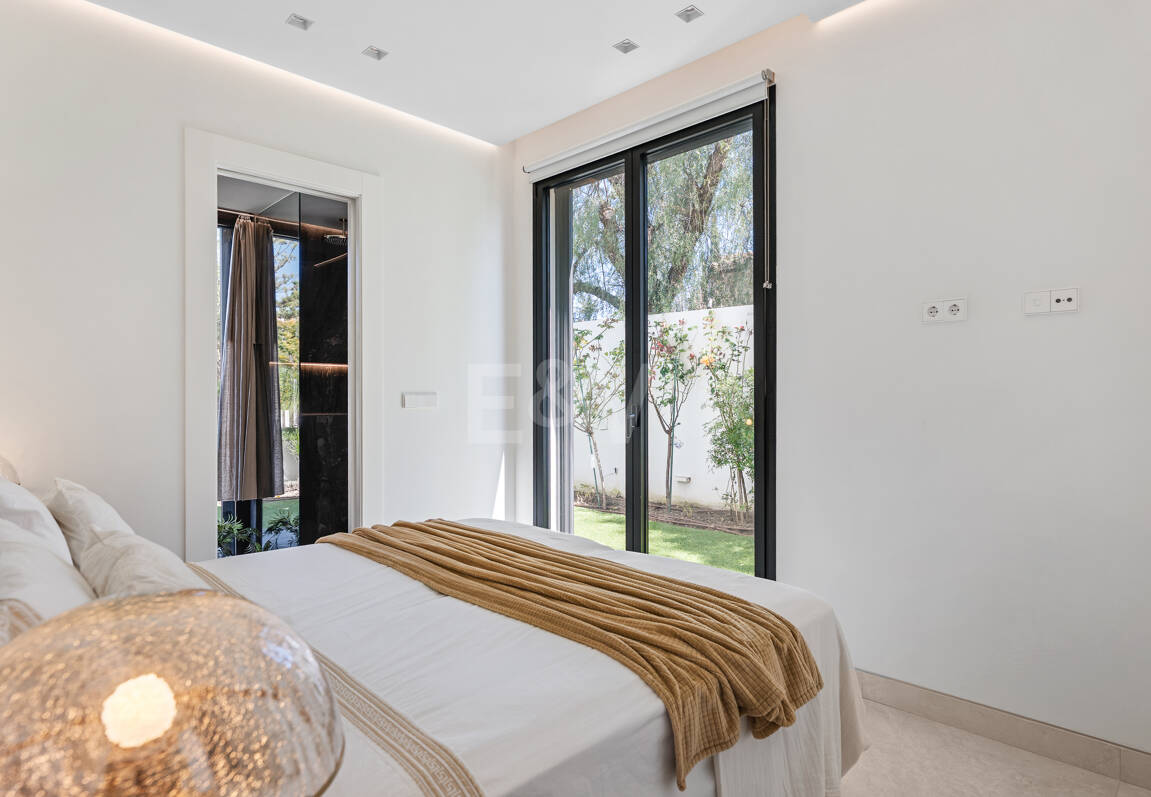 Contemporary Beachside Villa with Panoramic Sea Views