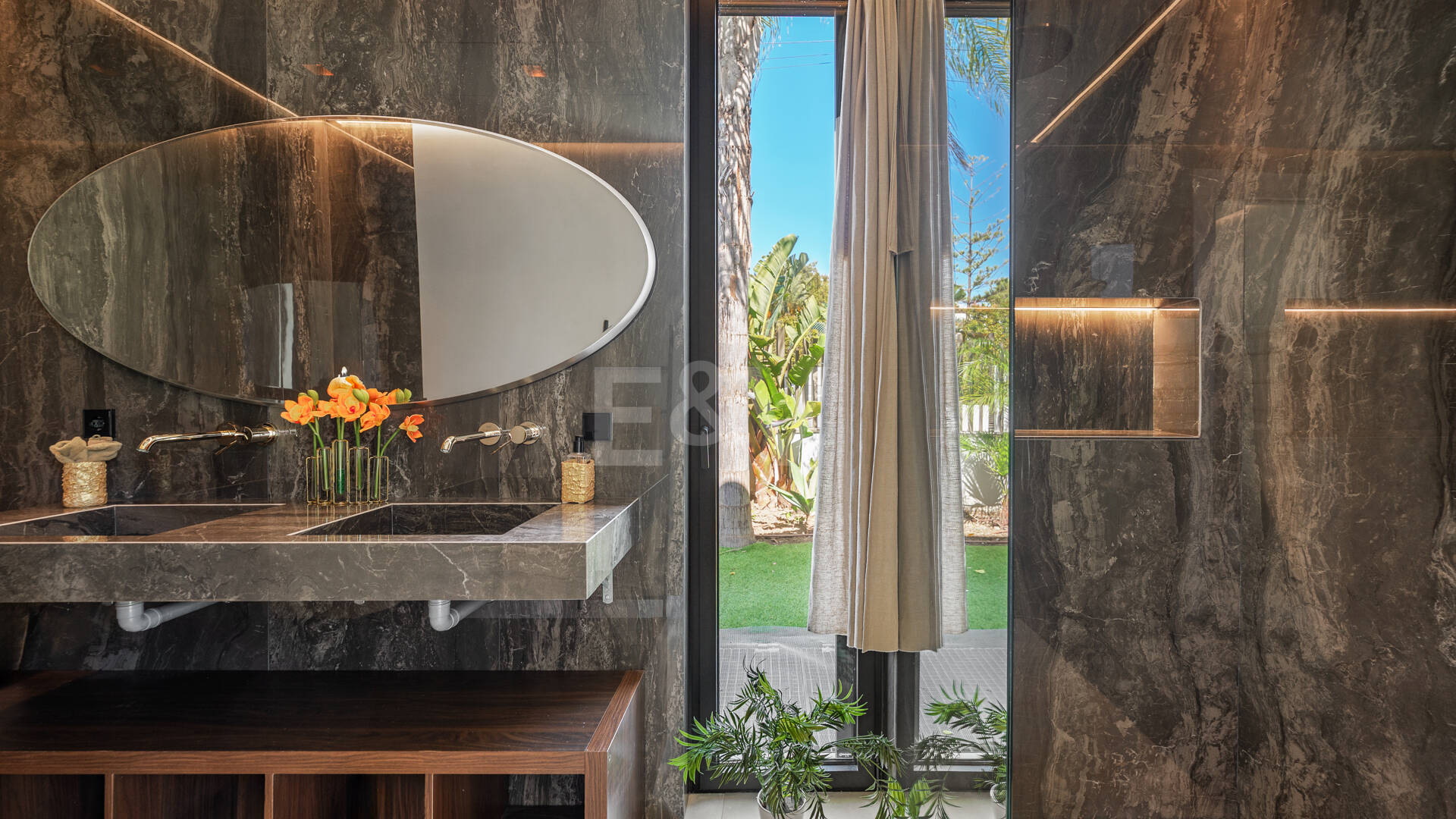 Contemporary Beachside Villa with Panoramic Sea Views