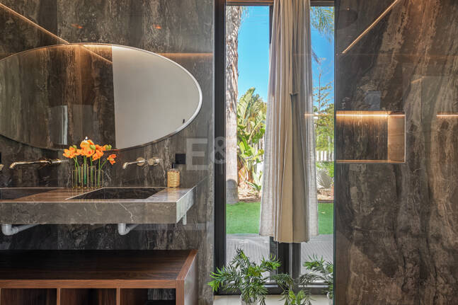 Contemporary Beachside Villa with Panoramic Sea Views