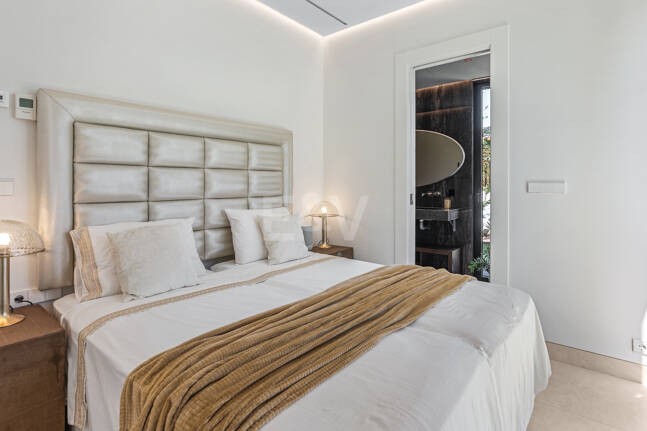 Contemporary Beachside Villa with Panoramic Sea Views