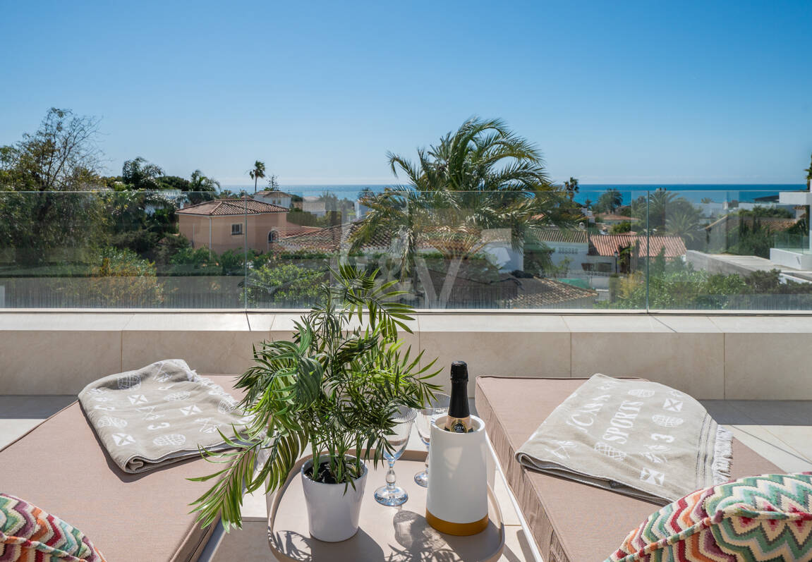 Contemporary Beachside Villa with Panoramic Sea Views