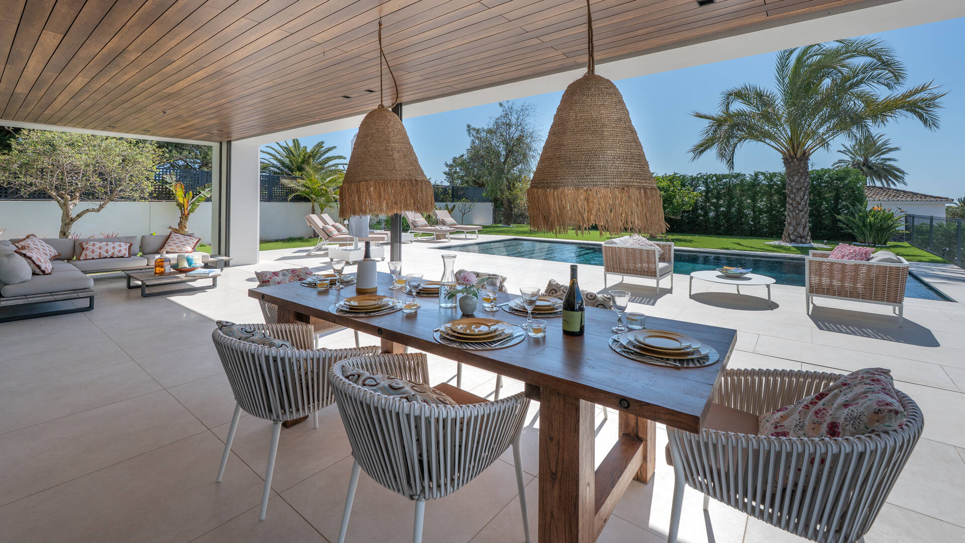 Contemporary Beachside Villa with Panoramic Sea Views