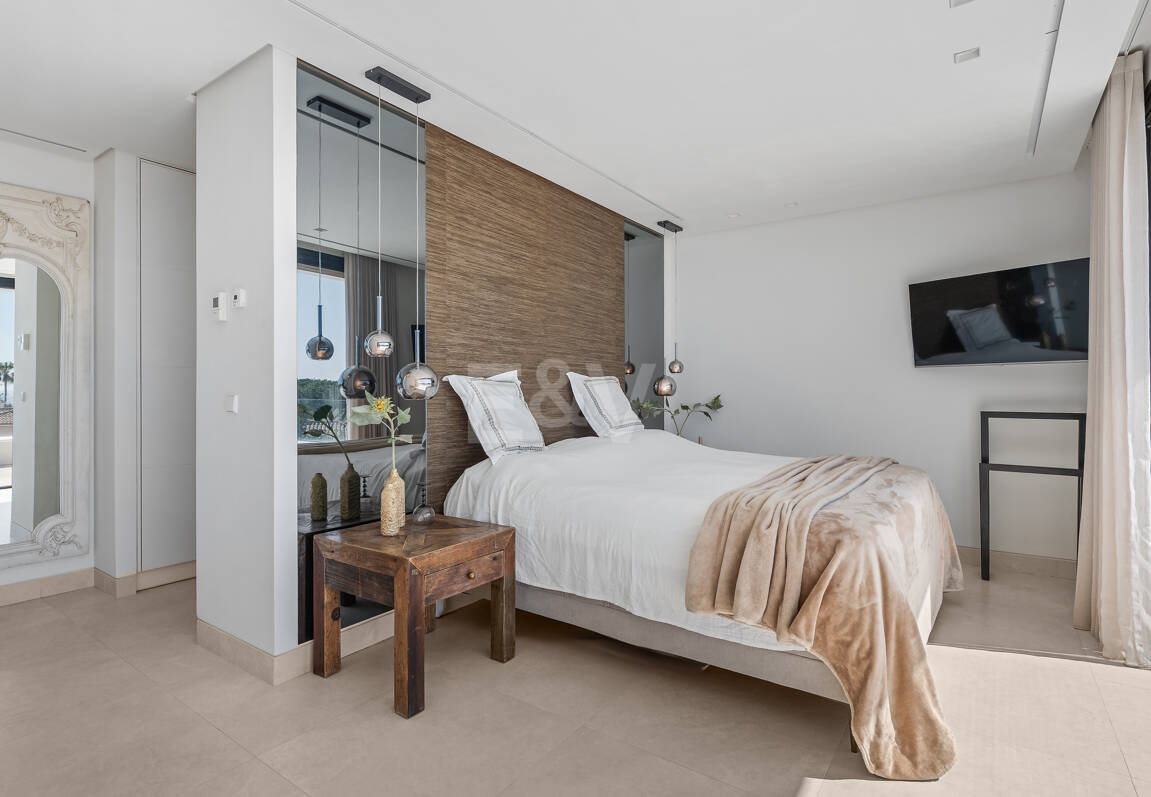 Contemporary Beachside Villa with Panoramic Sea Views