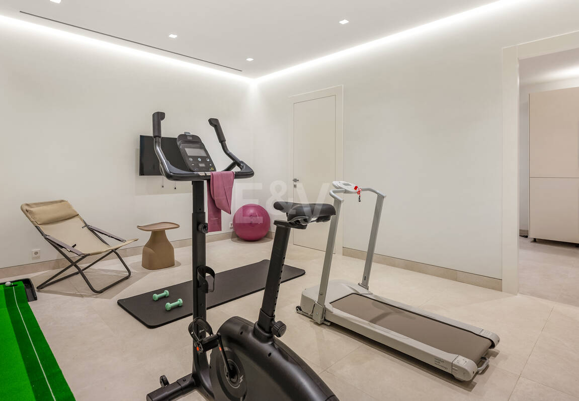 Contemporary Beachside Villa with Panoramic Sea Views