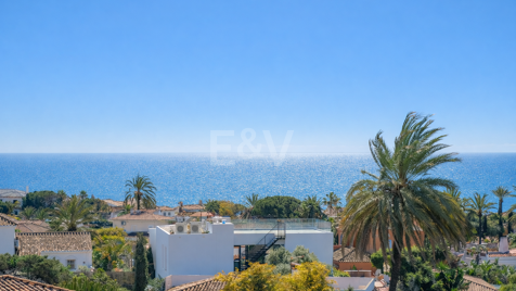 Villa costera contemporánea con vistas panorámicas al mar
