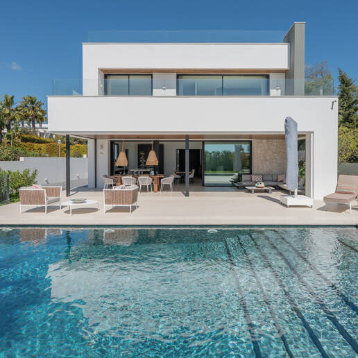 Contemporary Beachside Villa with Panoramic Sea Views