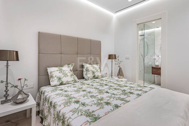 Contemporary Beachside Villa with Panoramic Sea Views