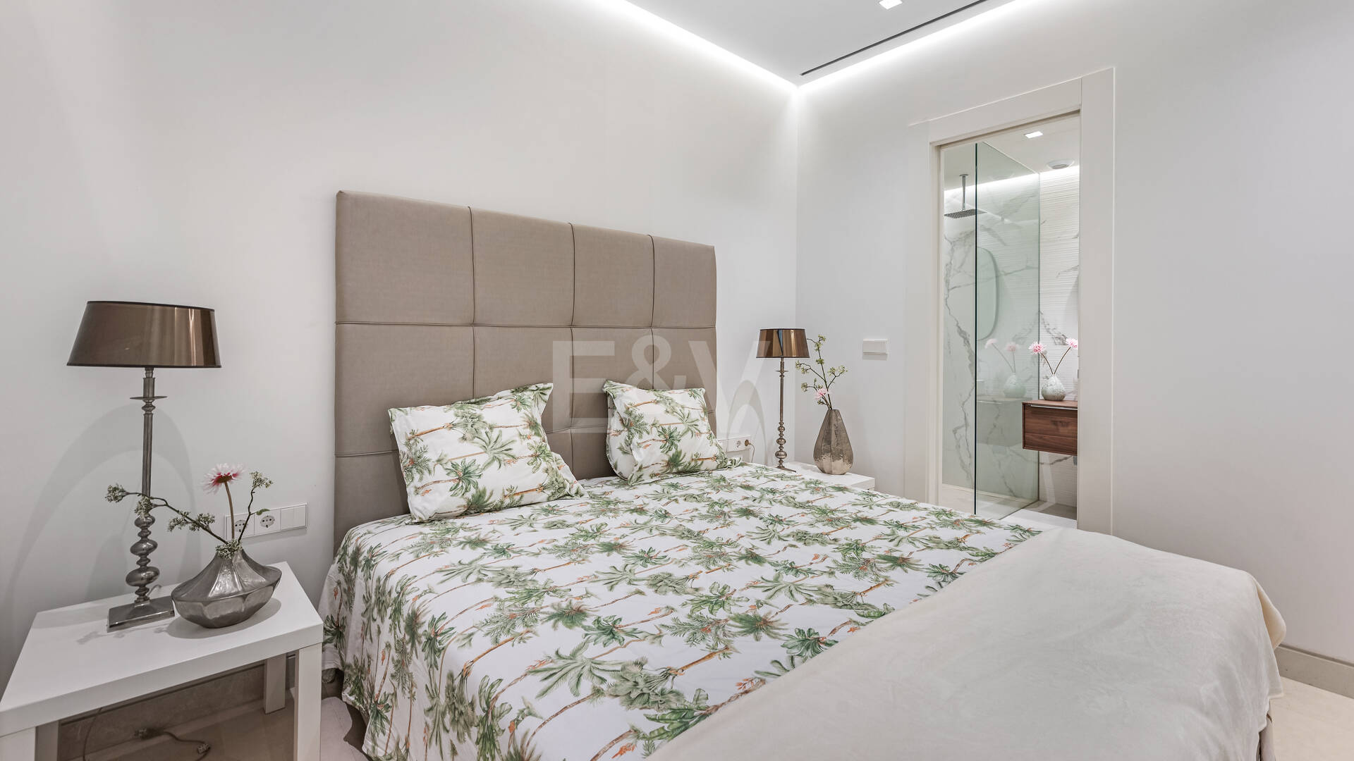 Contemporary Beachside Villa with Panoramic Sea Views