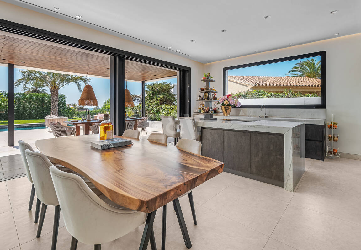 Contemporary Beachside Villa with Panoramic Sea Views