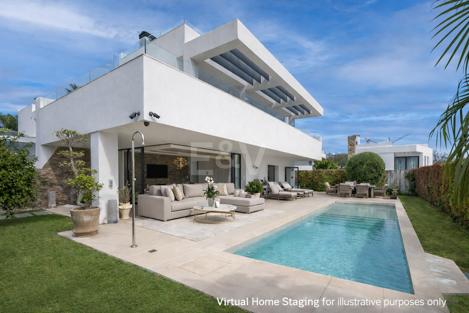 Samtida Beachside Villa med uppvärmd pool och fantastisk tak Terrace