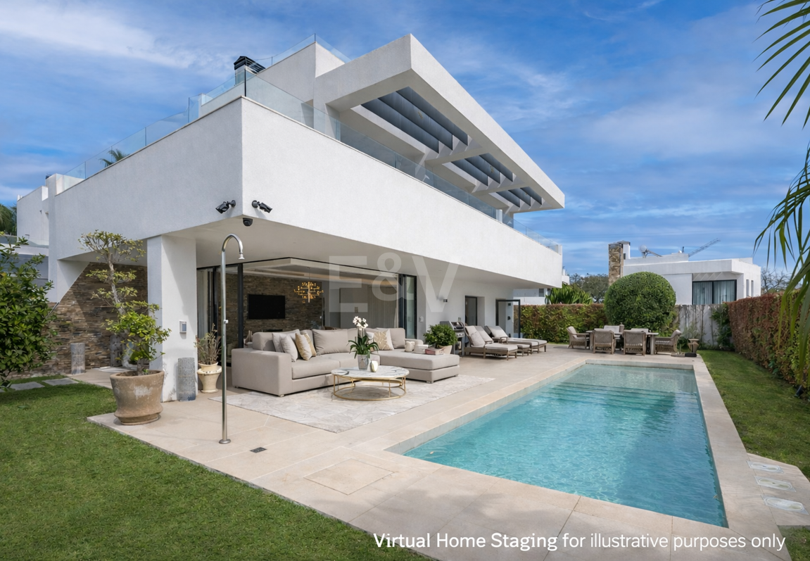 Samtida Beachside Villa med uppvärmd pool och fantastisk tak Terrace