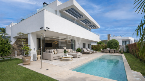 Moderne Strandvilla mit beheiztem Pool und atemberaubender Dachterrasse