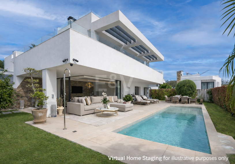 Samtida Beachside Villa med uppvärmd pool och fantastisk tak Terrace