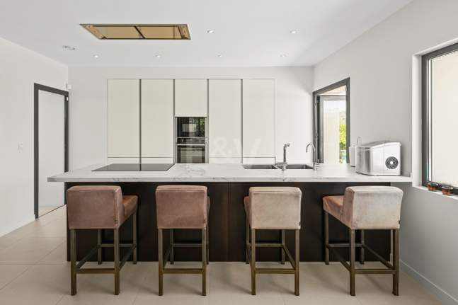 Contemporary Beachside Villa with Heated Pool and Stunning Roof Terrace