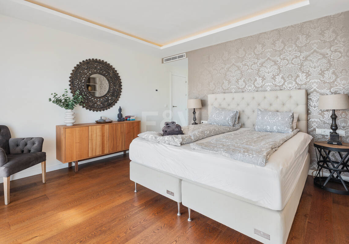 Contemporary Beachside Villa with Heated Pool and Stunning Roof Terrace
