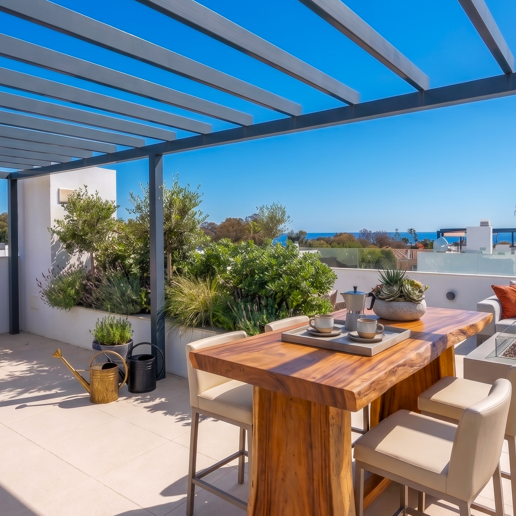 Villa contemporánea junto a la playa con piscina climatizada y espectacular terraza en la azotea
