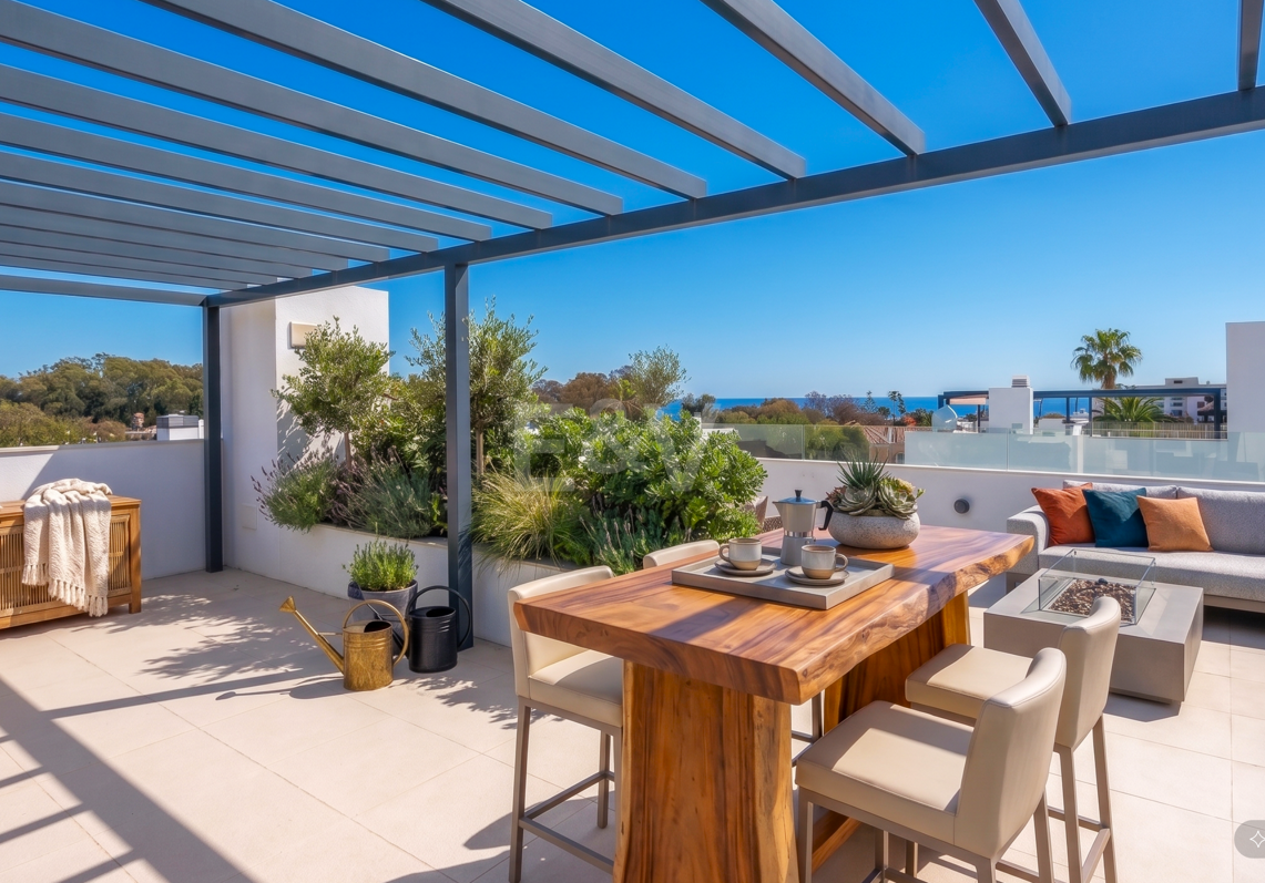 Contemporary Beachside Villa with Heated Pool and Stunning Roof Terrace