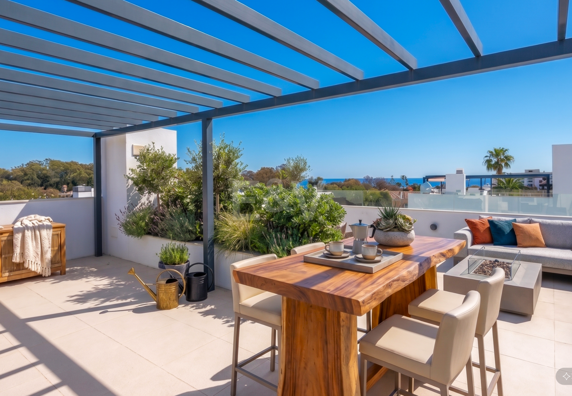 Villa contemporánea junto a la playa con piscina climatizada y espectacular terraza en la azotea