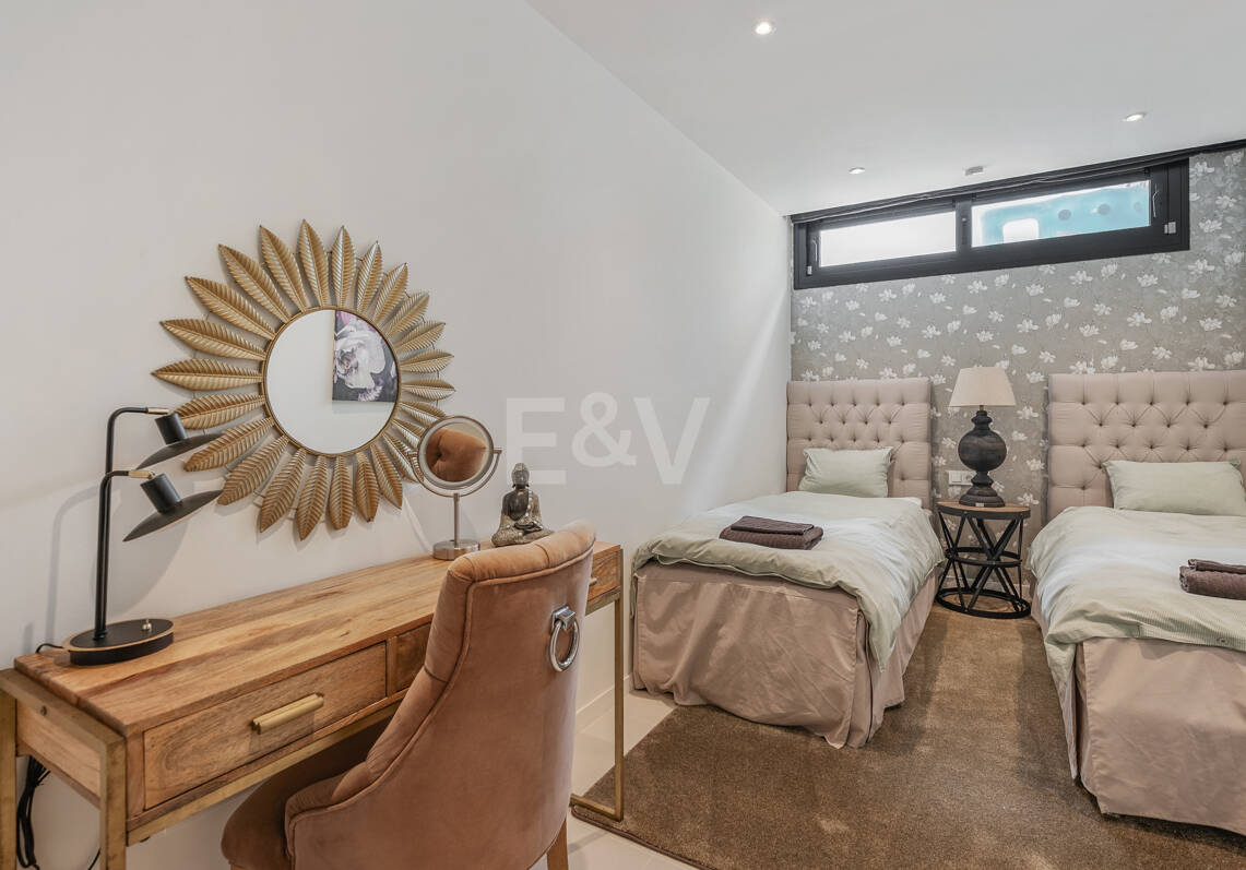 Contemporary Beachside Villa with Heated Pool and Stunning Roof Terrace