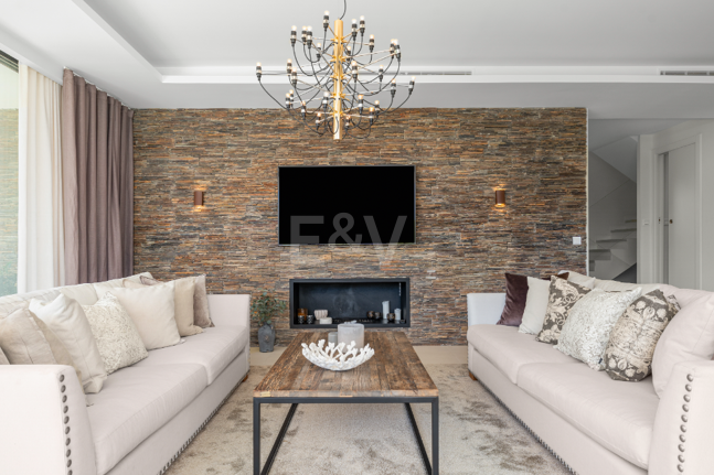 Contemporary Beachside Villa with Heated Pool and Stunning Roof Terrace