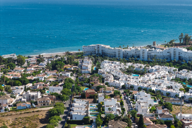 Contemporary Beachside Villa with Heated Pool and Stunning Roof Terrace
