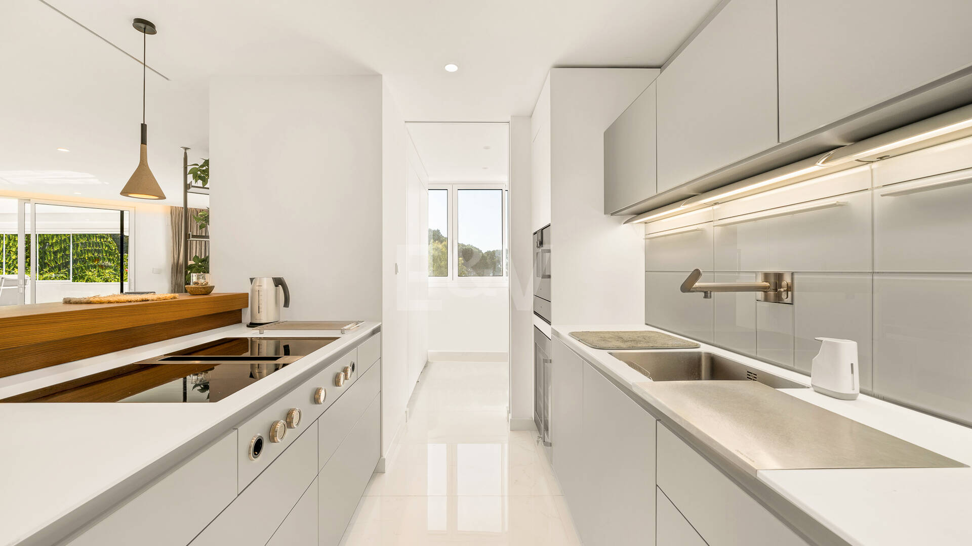 Apartament na sprzedaż w Beach Side Golden Mile, Marbella Golden Mile