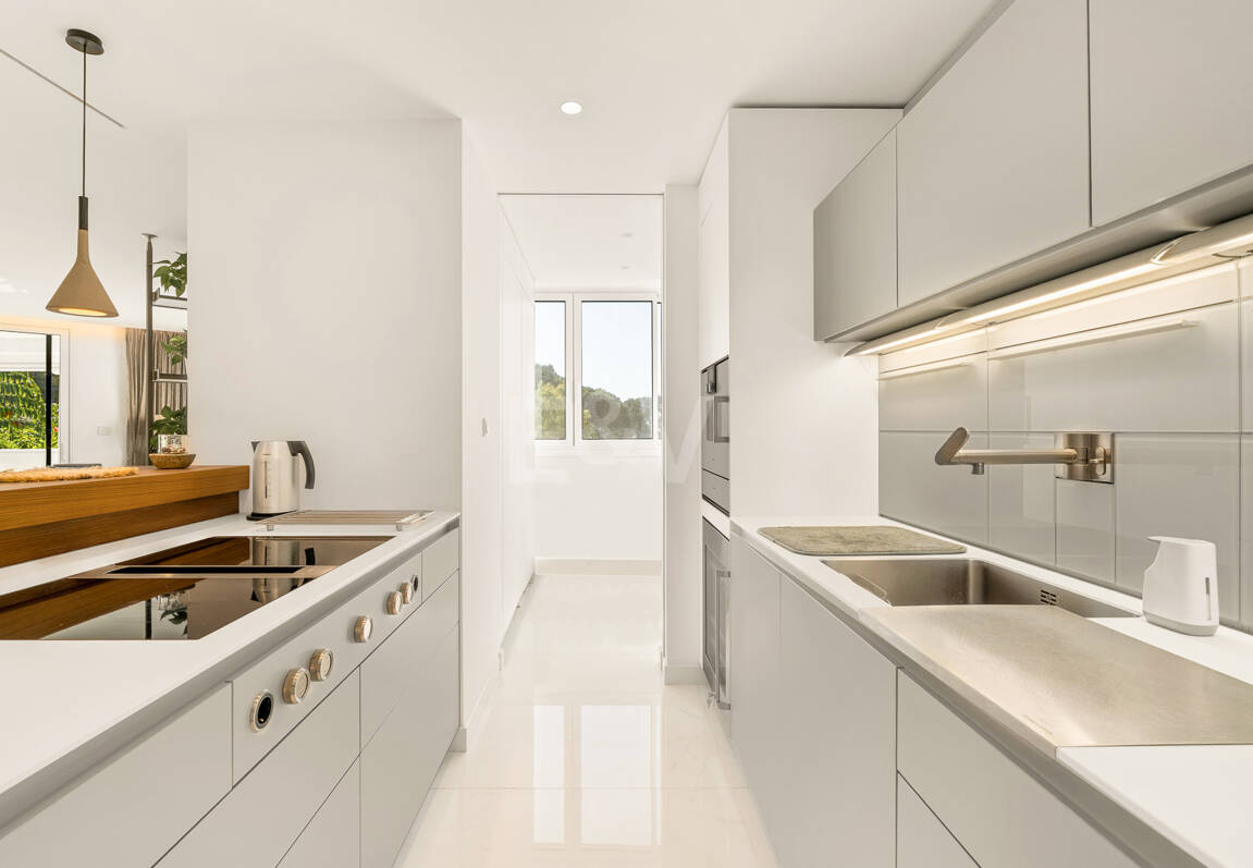 Apartament na sprzedaż w Beach Side Golden Mile, Marbella Golden Mile