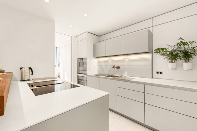 Apartament na sprzedaż w Beach Side Golden Mile, Marbella Golden Mile